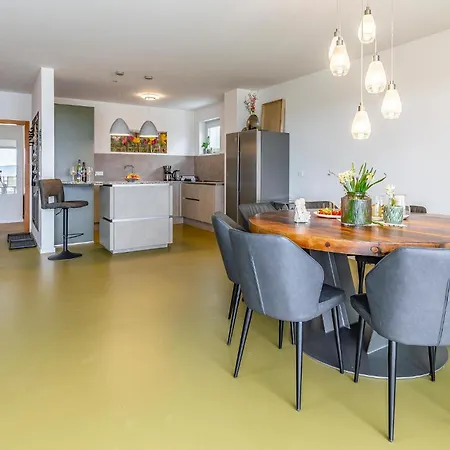 4 Bedroom Gorgeous In Holiday home Pomer
