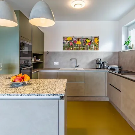 4 Bedroom Gorgeous In *