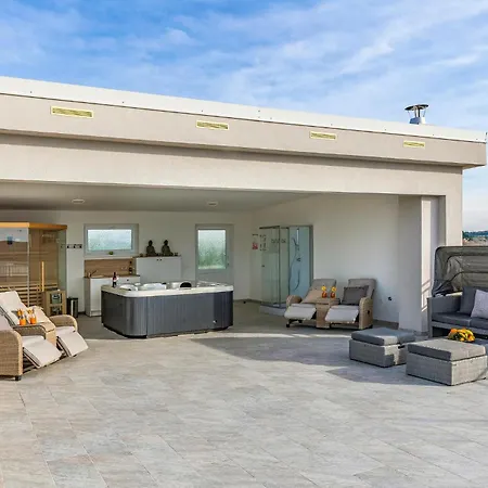 4 Bedroom Gorgeous In * Pomer