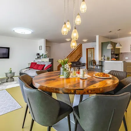 4 Bedroom Gorgeous In *