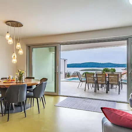 4 Bedroom Gorgeous In