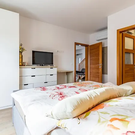 Ferienhaus Beautiful In Medulin With Sauna