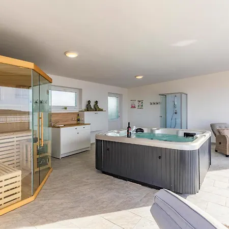 Holiday home 4 Bedroom Gorgeous In Pomer