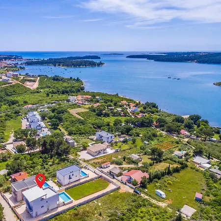 4 Bedroom Gorgeous In Holiday home