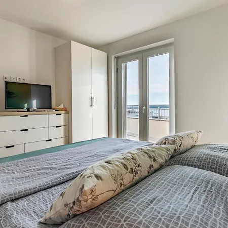 4 Bedroom Gorgeous In Holiday home *